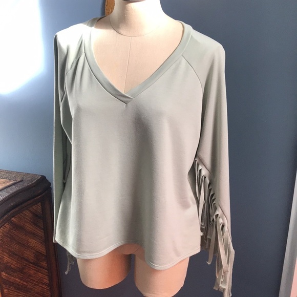 Three birds nest mint green oversized cropped V-neck fringe on sleeves top - Picture 11 of 12